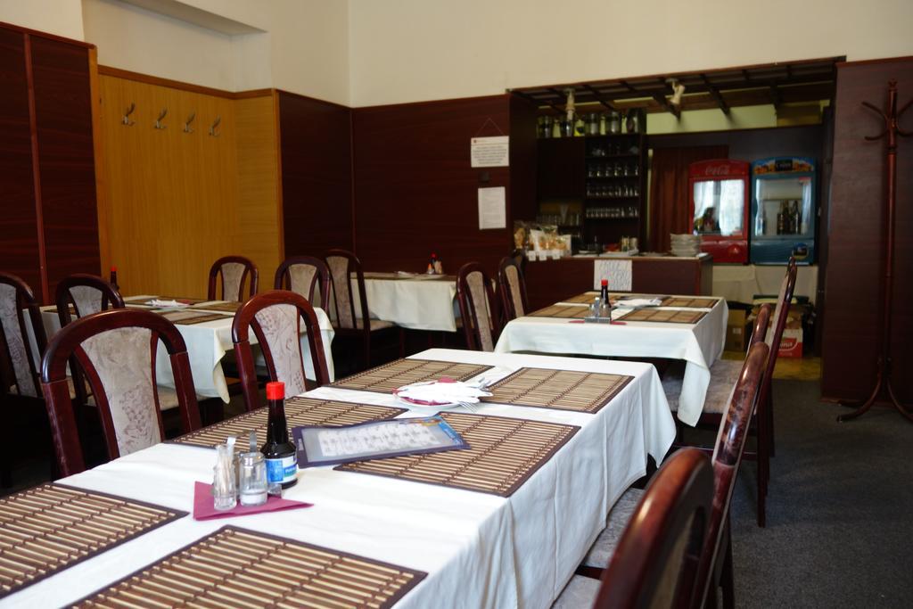 מלון אוסטרבה Restaurace Alvi מראה חיצוני תמונה
